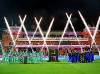 引人注目的 引人注目的